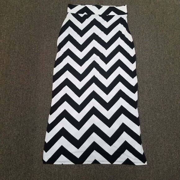 A.N.A Chevron Maxi Skirt *Medium, waist 30, length - Picture 1 of 3